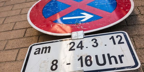 Mobiles Halteverbotsschild mit Zusatzschild für Datum und Uhrzeit – Halteverbotszone Michelstadt