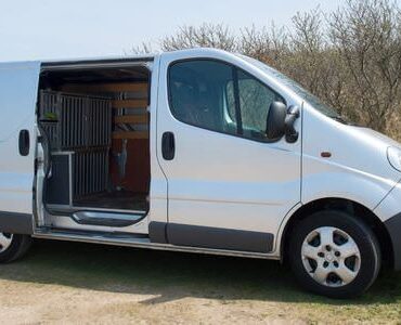 Transporter mieten in Michelstadt Weißer Transporter mit geöffneter Schiebetür – Transporter mieten in Michelstadt